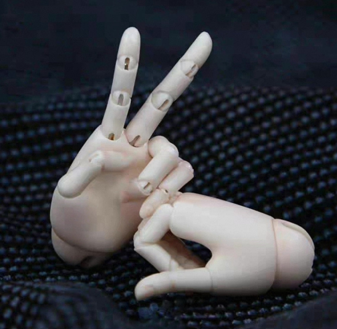 1/4 scale BJD DFH jointed hands showing expressive finger poses