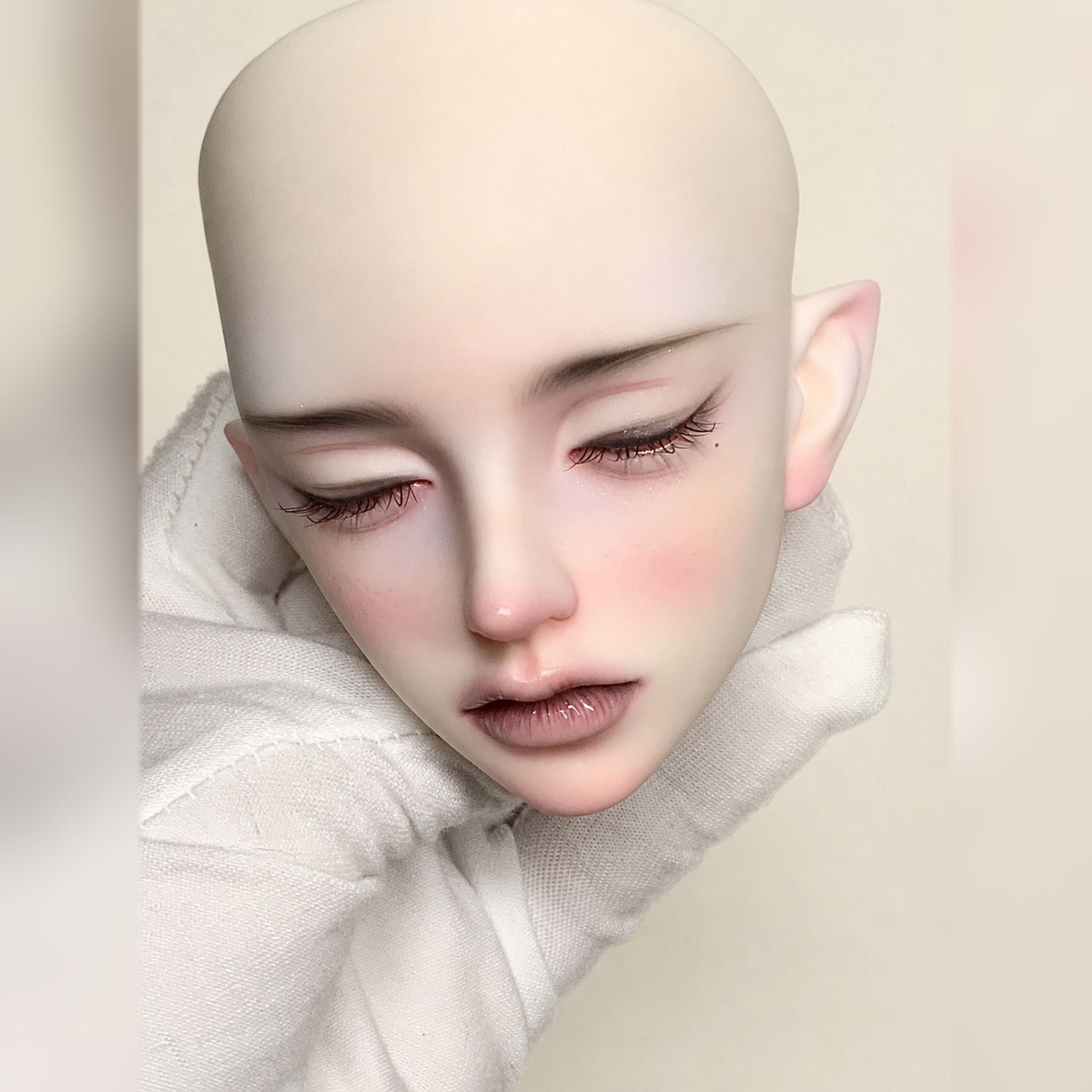 1/3 scale unisex BJD head sculpt with custom face-up, delicate eye makeup and realistic resin facial details