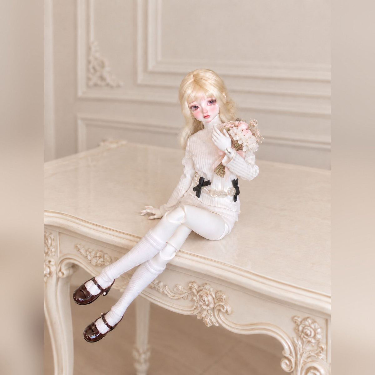 39cm 1/4 scale female BJD doll with styled outfit showing body proportions and sitting pose