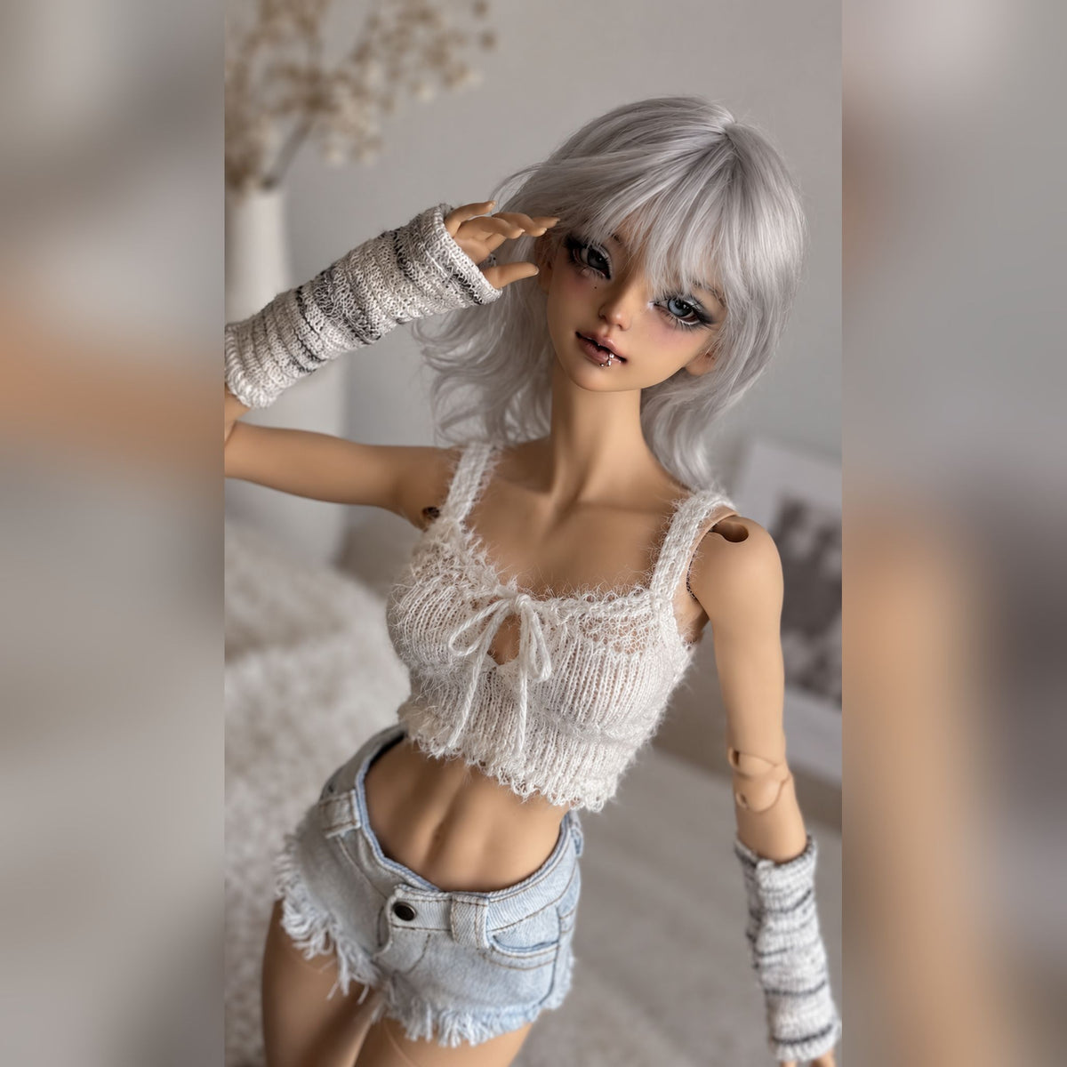 43cm 1/4 scale female BJD body styled display showing body proportions and arm articulation