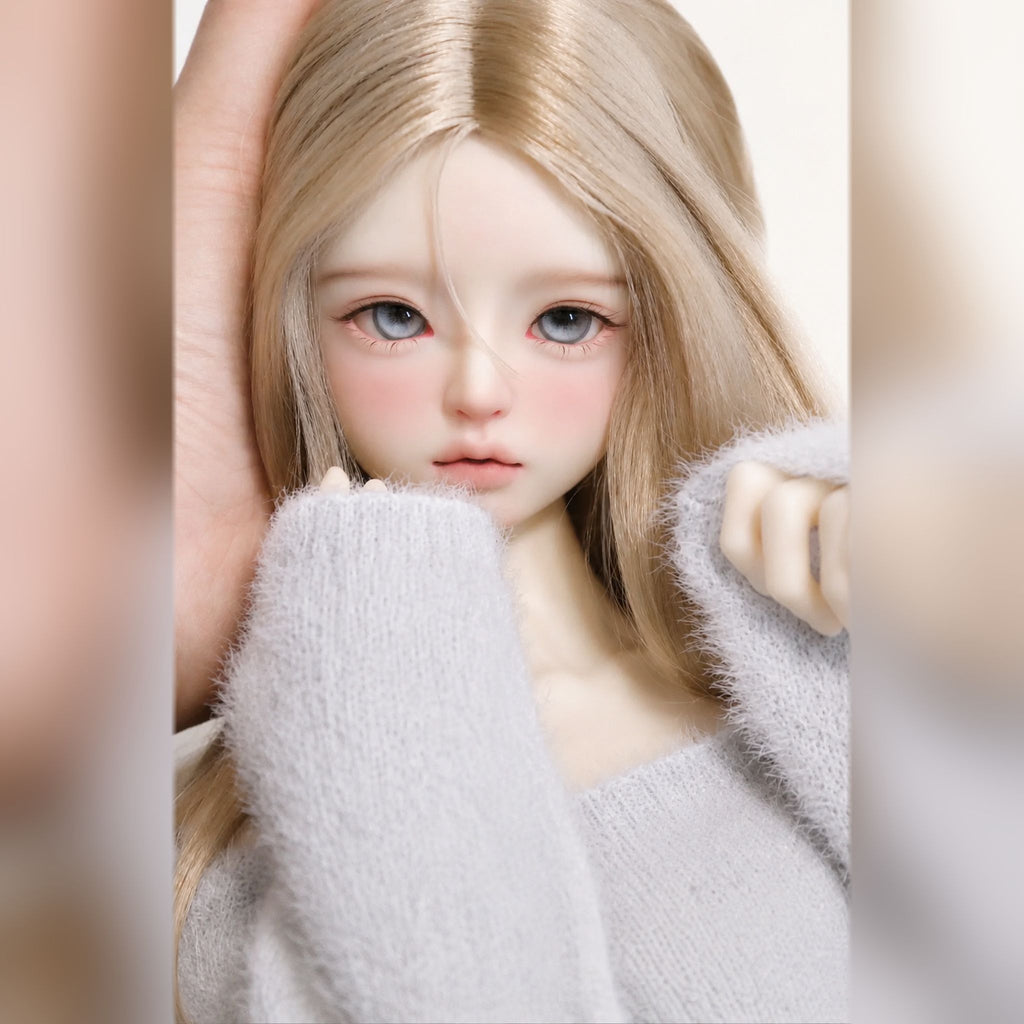 1/4 Scale BJD Girl Head Sculpt with Custom Face-up Blonde Wig and Gray Eyes Portrait