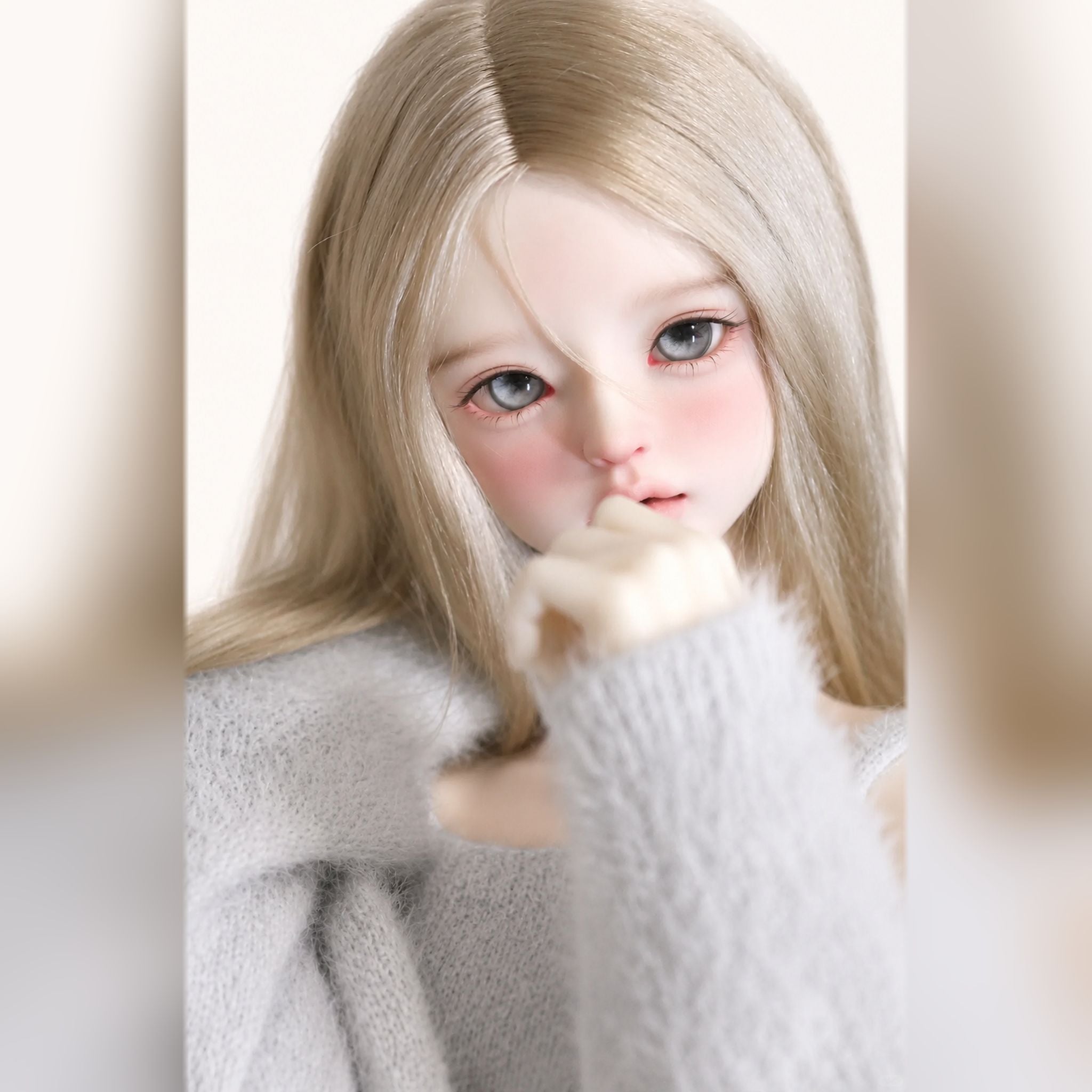 1/4 Scale Female BJD Head Sculpt with Custom Face-up Natural Blonde Hair Close-up