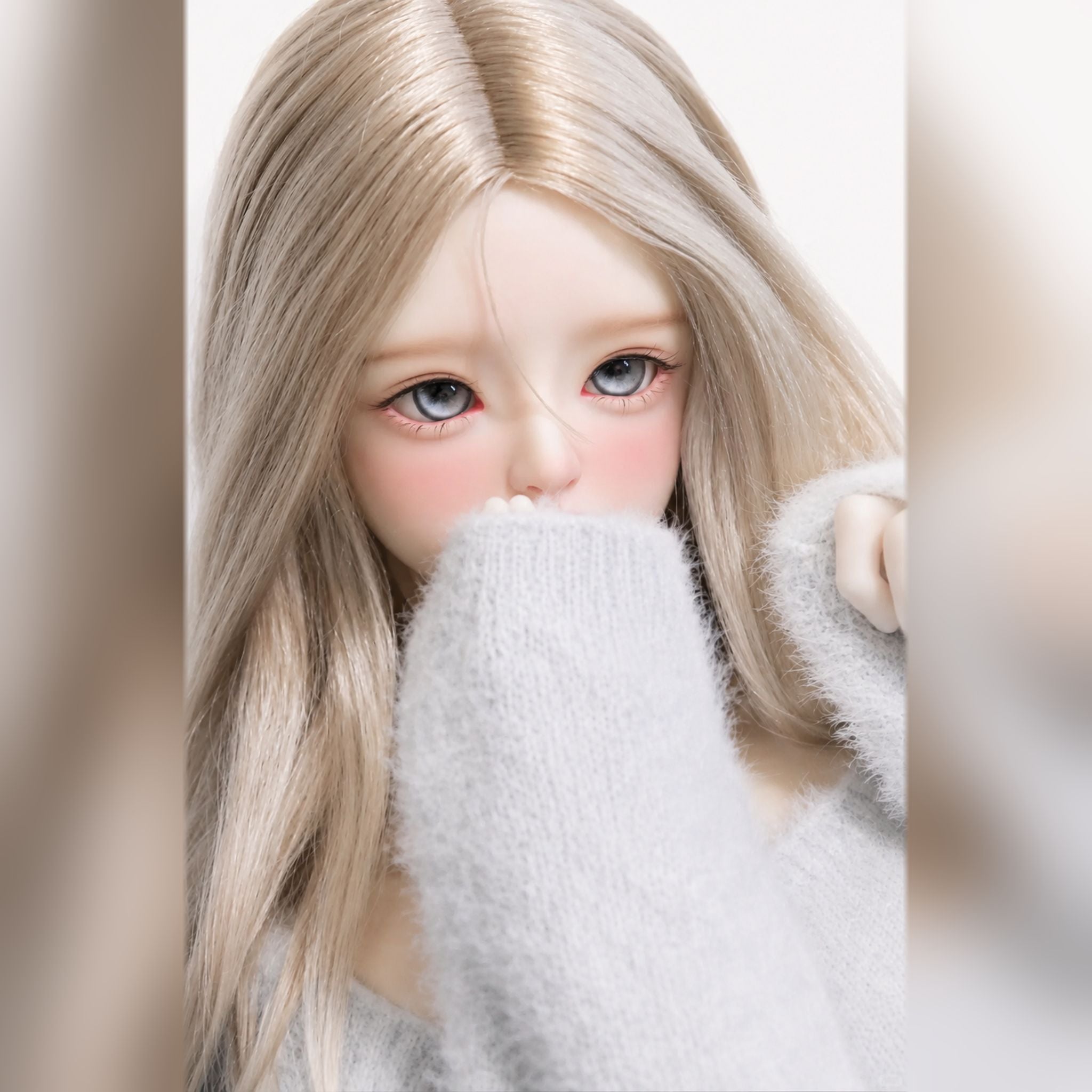 1/4 Scale BJD Girl Resin Head Sculpt Face-up Display with Blonde Wig and Gray Eyes