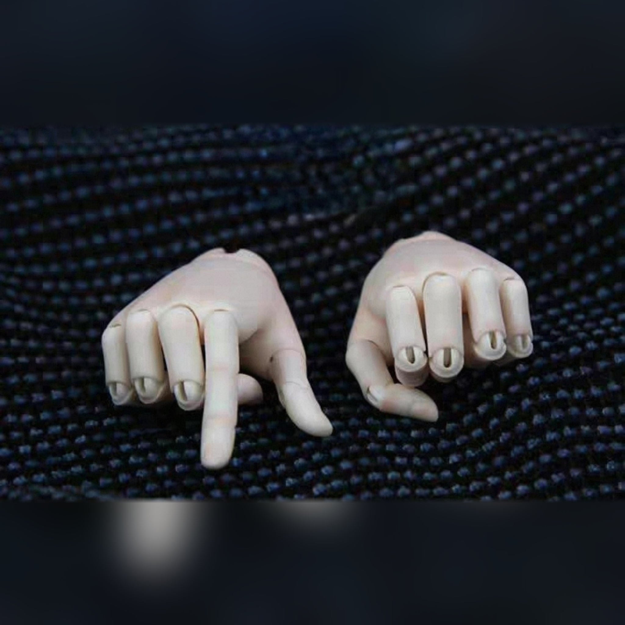 1/4 scale BJD jointed hands demonstrating flexible finger articulation and natural posing