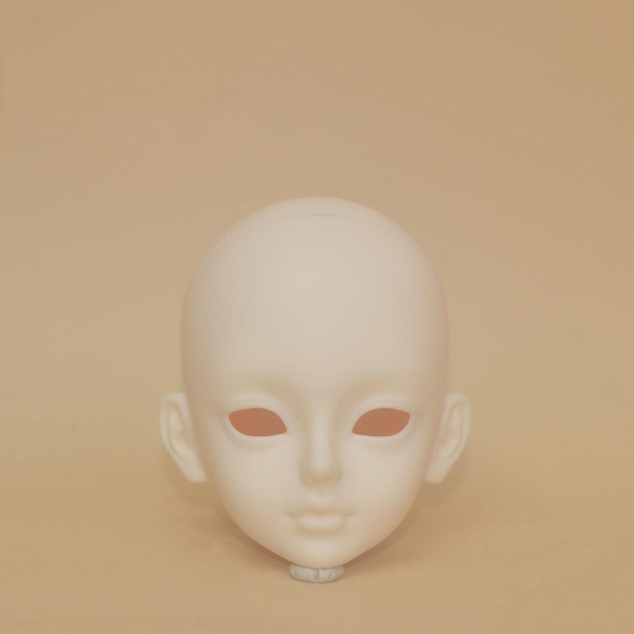 1/4 scale blank BJD head without face-up or eyes, front view