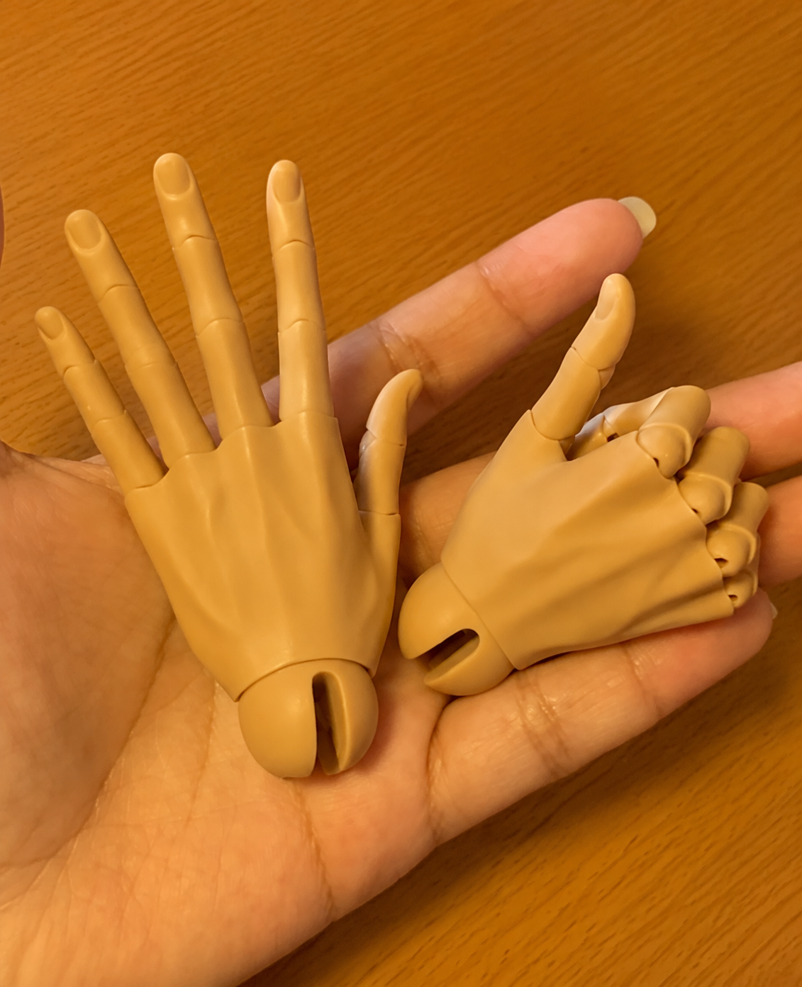 Pair of 75cm male BJD replacement hands with detailed jointed fingers