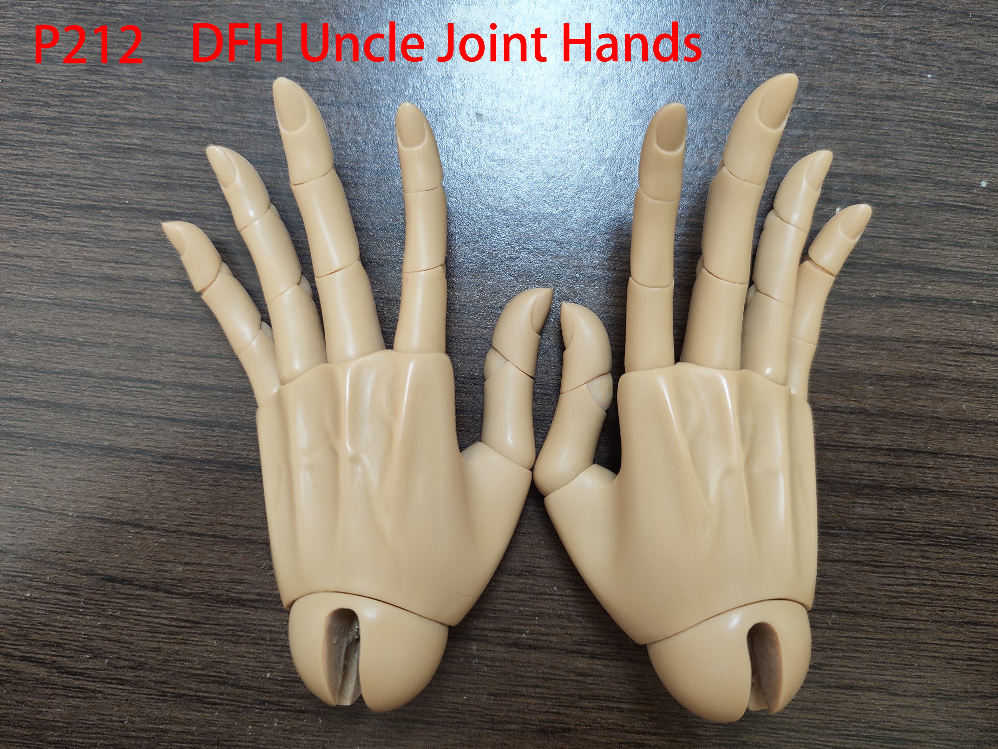 Light tan jointed poseable replacement hands for 75cm male BJD doll, unpainted resin pair